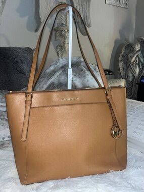 Michael Kors Voyager Large Tote